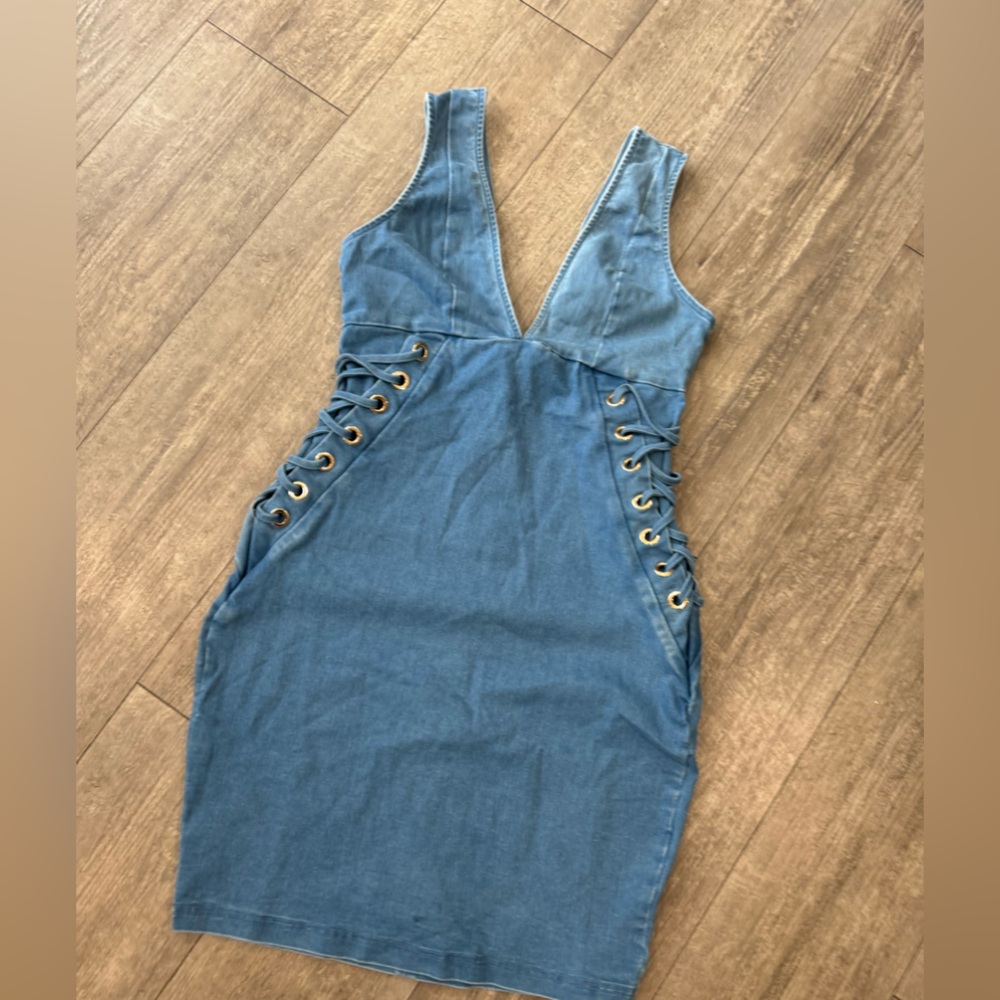 BUNDLE 2 ITEMS FOR $8✨

🌸BOUTIQUE linked to him denim dress ✨ - Picture 5 of 7